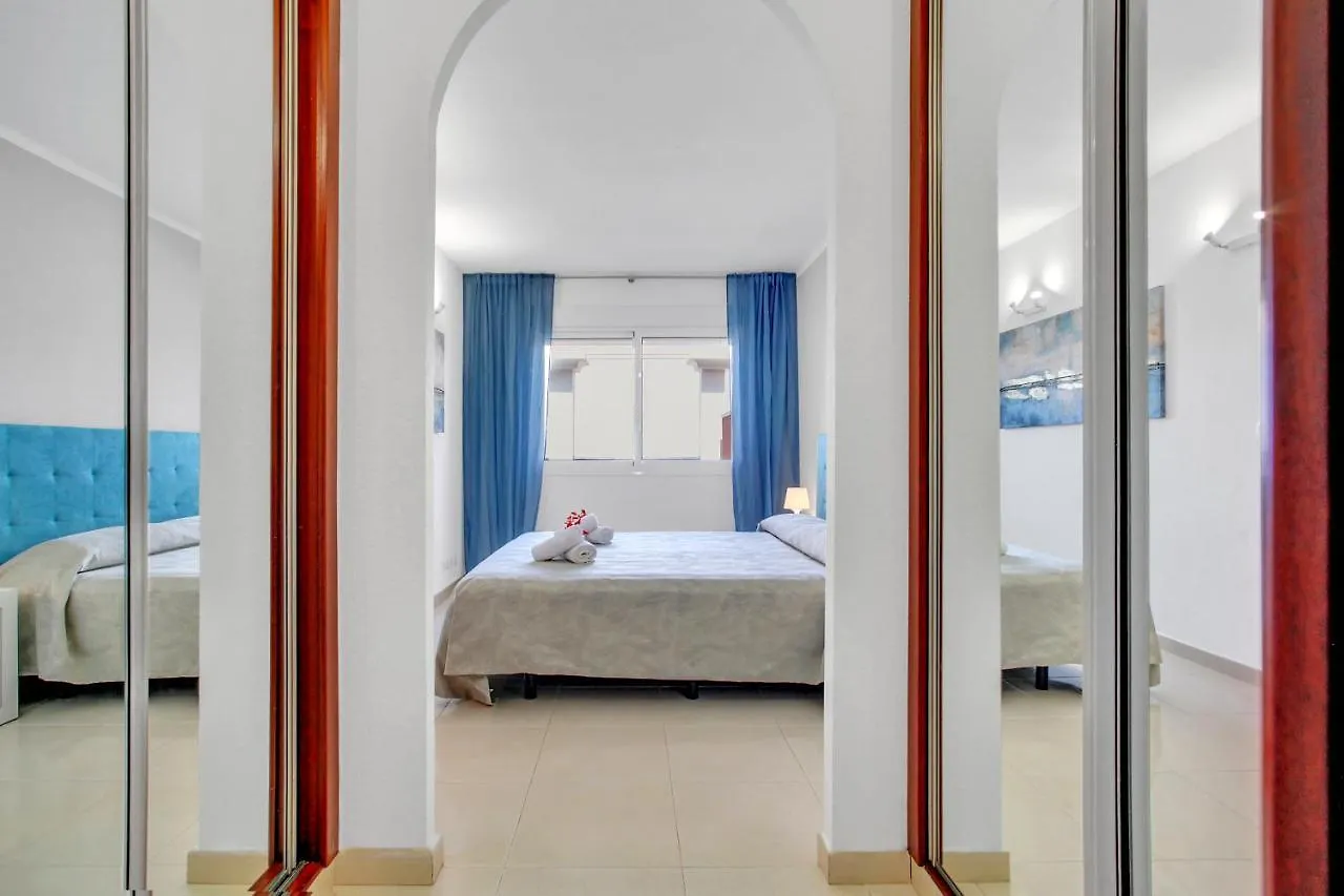 아데제 Wonderful View, Huge Terrace Solarium, Private Parking 아파트 0*,  스페인