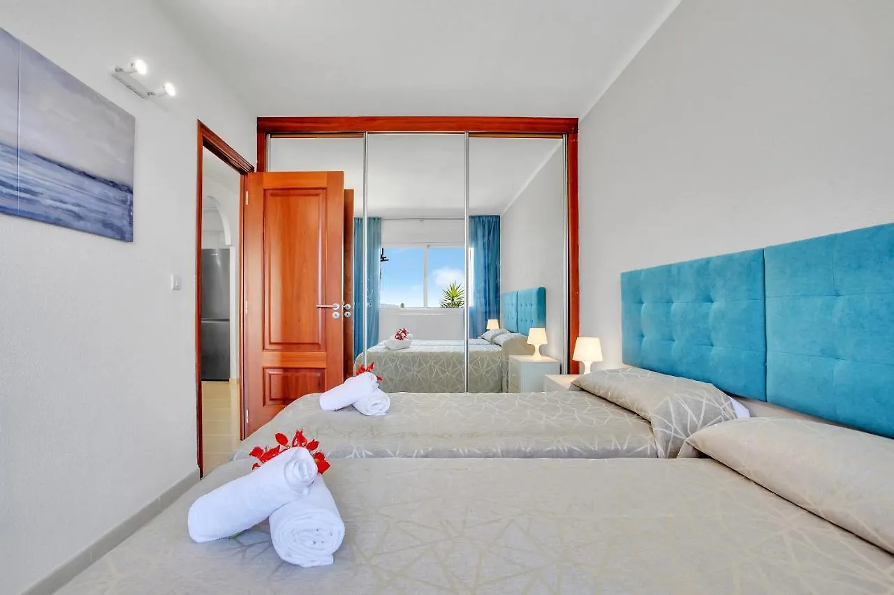 아데제 Wonderful View, Huge Terrace Solarium, Private Parking 아파트 0*,  스페인